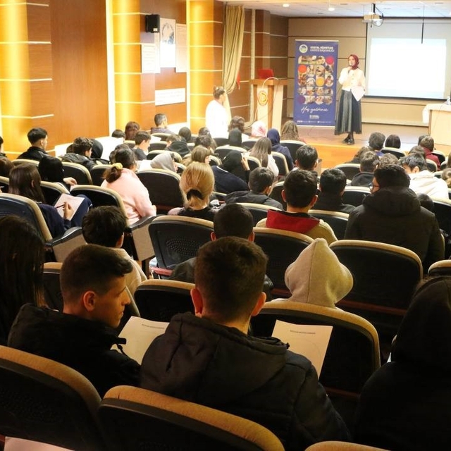 SGM'de düzenlenen teknoloji semineri öğrencilerin geleceğine ışık tutacak