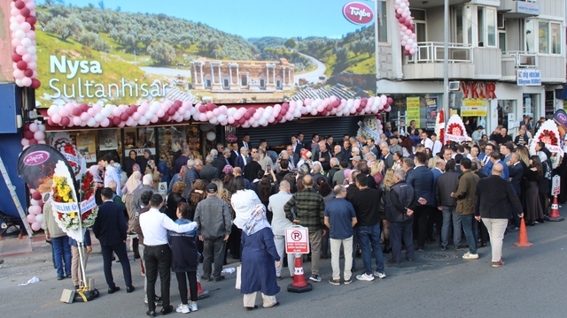 Tuğba Kuruyemiş'in 127. şubesi kadınların eliyle açıldı