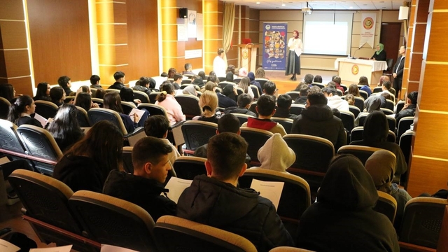 SGM'de düzenlenen teknoloji semineri öğrencilerin geleceğine ışık tutacak