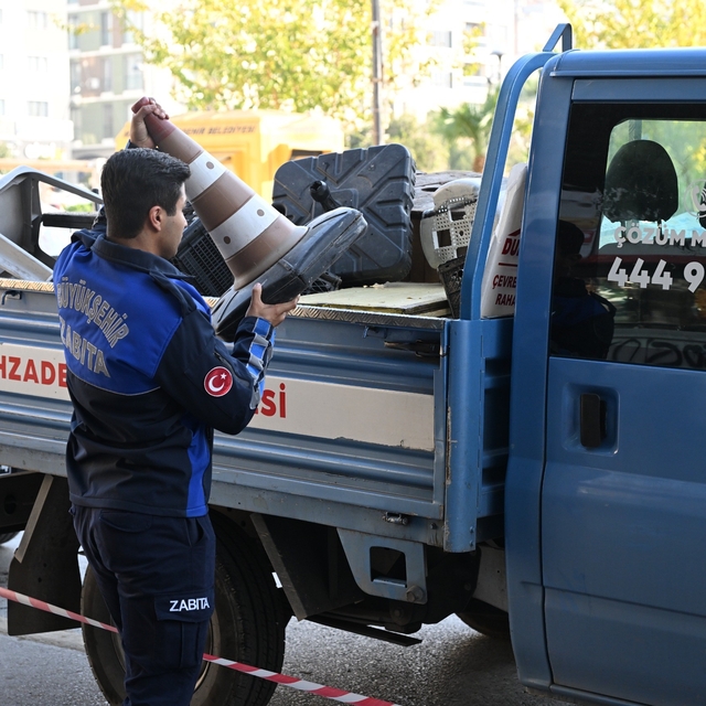 Manisa'da kaldırımlar vatandaşa geri veriliyor