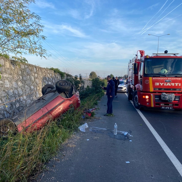 Takla atan otomobilde 2 kişi yaralandı