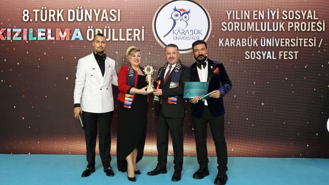 Sosyalfest'e Türk Dünyası Kızıl Elma Ödülleri'nde prestijli ödül