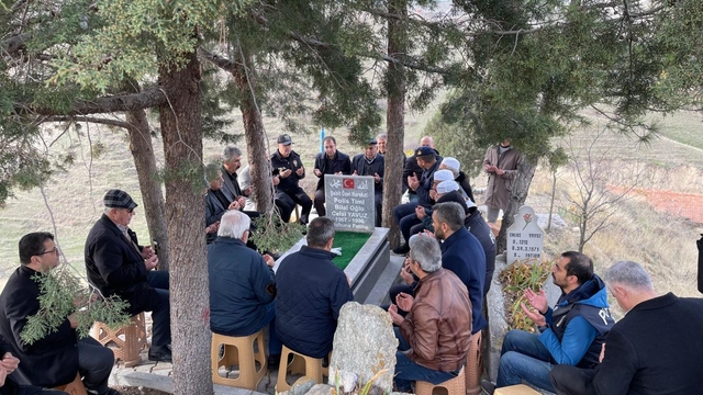 Şehit polis memuru Celal Yavuz, Tosya'da kabri başında anıldı