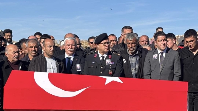 Uzman Çavuş ve 6 aylık hamile eşi, Kayseri'de toprağa verildi (2)