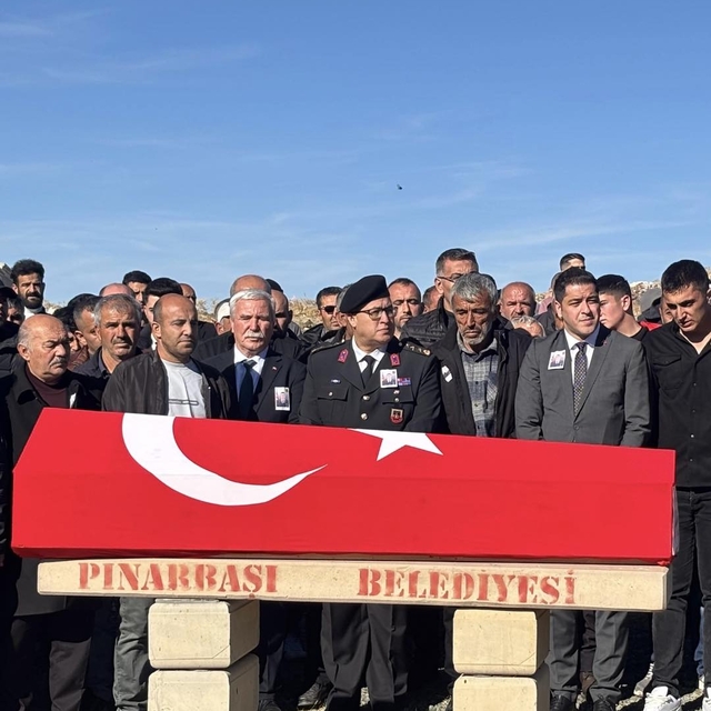 Uzman Çavuş ve 6 aylık hamile eşi, Kayseri'de toprağa verildi (2)