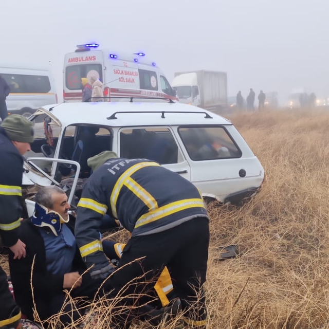 Çorum'da yoğun siste zincirleme kaza; 5 yaralı