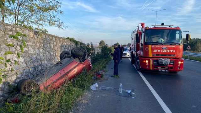 Takla atan otomobilde 2 kişi yaralandı