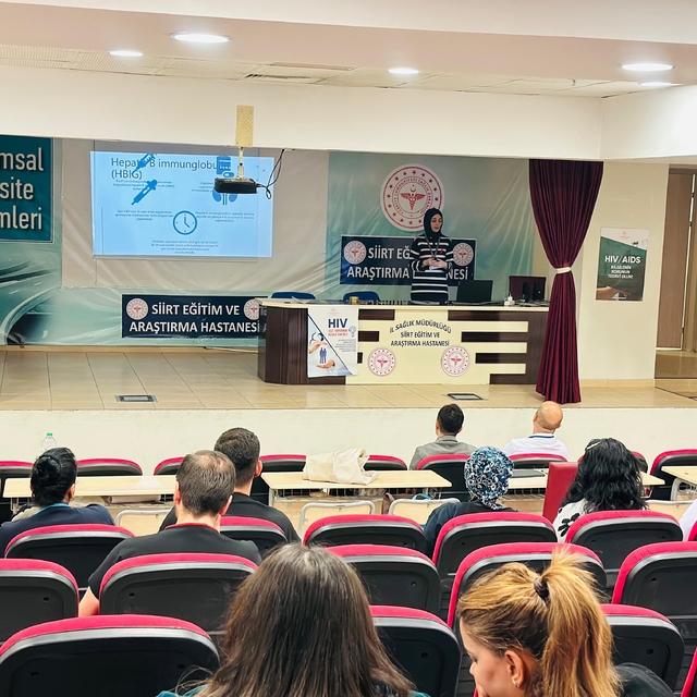 Siirt'te hastane personellerine kan yoluyla bulaşan hastalık eğitimi