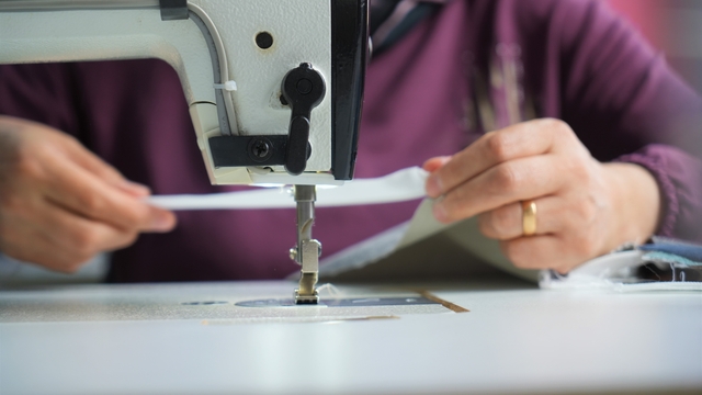 Muş'ta kursiyer kadınlar üreterek hem öğreniyor hem mutlu ediyor
Atıktan iyiliğe: Kadınlar kalemlik yapıp çocuklara hediye etti