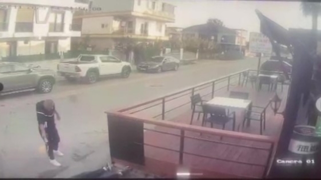 Barışmak için buluştuğu kuzenini öldürmüştü: Kamera görüntüleri ortaya çıktı
Tutuklanan zanlı, kuzenine defalarca kurşun yağdırmış