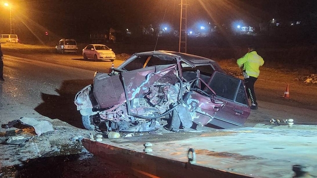 Amasya'da iki otomobilin çarpıştığı kazada 1 kişi öldü, 3 kişi yaralandı