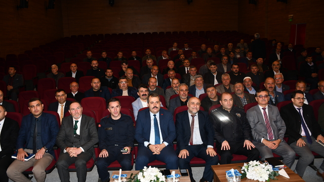 Vezirköprü'de muhtarlara yönelik bilgilendirme ve istişare toplantısı düzenlendi