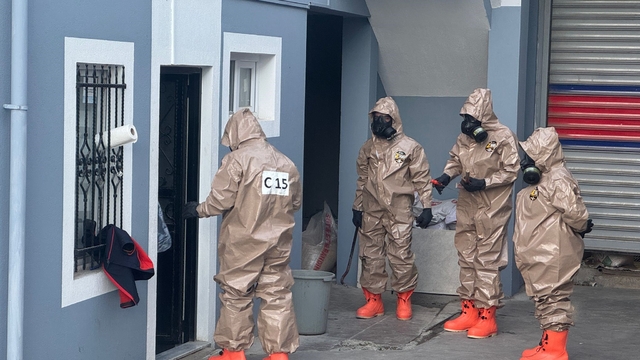 Seydikemer'de zehirlenme vakası sonrası AFAD ve bilirkişi heyetinden inceleme
İlk ölçümlerde, evin bazı bölümlerinde türü belirlenemeyen gaz tespit edildi