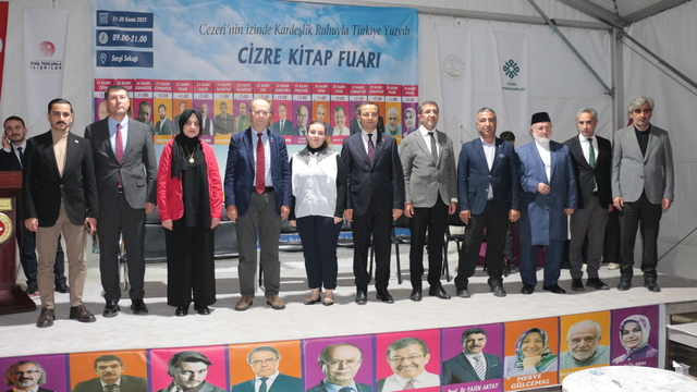 Şırnak'ta "Cezeri'nin İzinde Kardeşlik Ruhuyla Türkiye Yüzyılı Cizre Kitap Fuarı" sürüyor