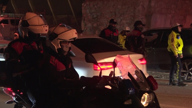 İznik'te Papa alarmı: 2 bin 300 polis görev yapacak
Papa'nın geleceği İznik'e giriş çıkışlar polis denetiminde