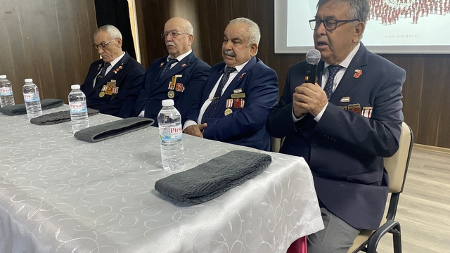 Alaşehir'de gaziler öğrencilerle buluştu