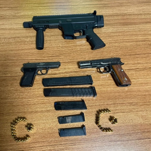 Gardıroptan cephanelik çıktı: Kardeşler "Hasmımız çok" savunması yaptı