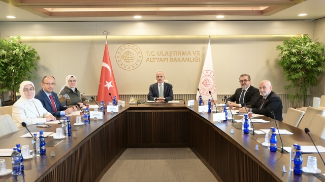 Bakan Uraloğlu, TBMM Çocuk Hakları Alt Komisyon heyetiyle bir araya geldi: