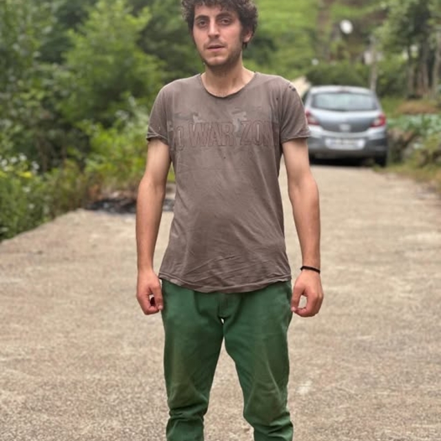 Rize'de yolun karşısına geçerken otomobilin çarptığı yaya öldü