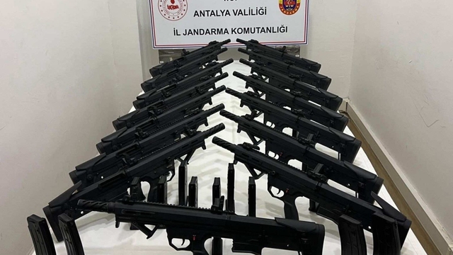 Antalya'da silah kaçakçılığı operasyonunda 9 şüpheli yakalandı
