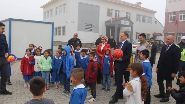 Kaymakam Koşansu: "Eğitime ve spora yatırım, geleceğe yatırımdır''