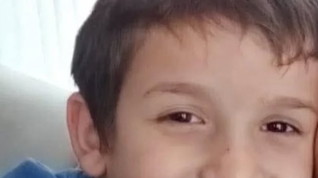 Elektrikli bisiklet, bina duvarına çarptı; 2 arkadaştan 1'i öldü