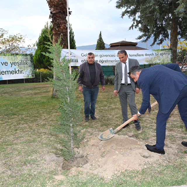 Denizli Milli Eğitim 'Yeşeren Eller Hareketi Fidan Dikme' kampanyası başlat...