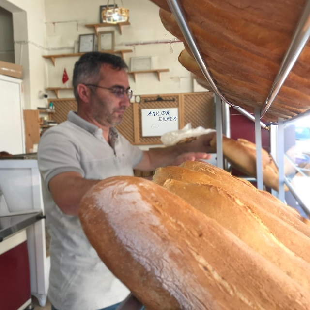 Bayburt'ta ekmek fiyatı 15 liraya yükseldi