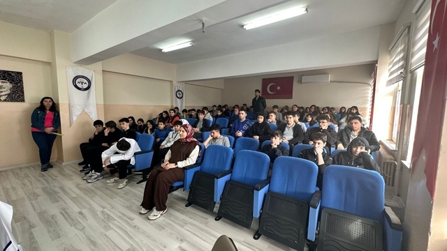 Liselilere akran zorbalığı semineri