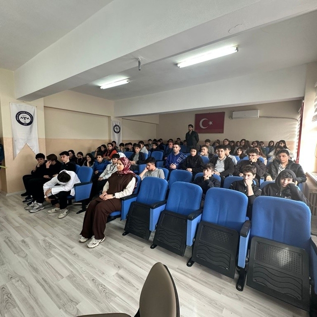 Liselilere akran zorbalığı semineri