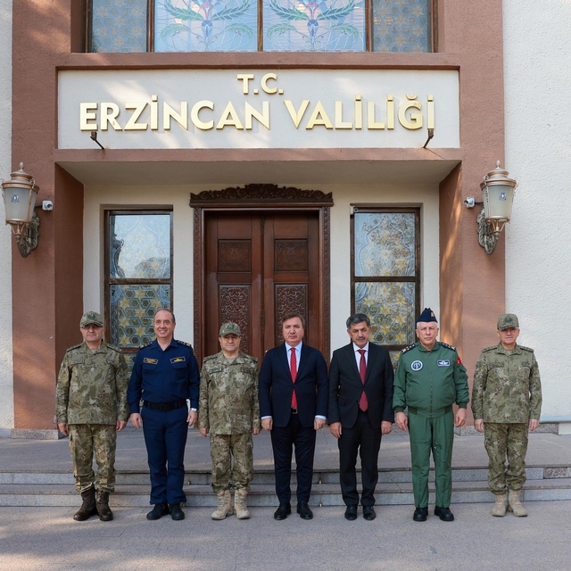 Genelkurmay Başkanı Orgeneral Bayraktaroğlu, Erzincan Valiliğini ziyaret et...