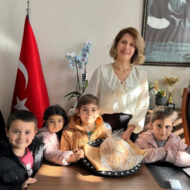 Minik öğrencilerden İlçe Milli Eğitim Müdürü'ne sıcak sürpriz
Hazırladıklar...