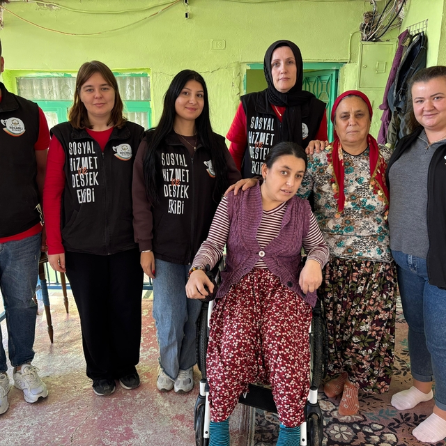 Koçarlı Belediyesi Sosyal Hizmet Destek Ekibi ihtiyaç sahiplerinin yanında...