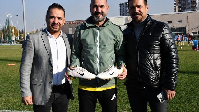 Gökhan Ünal'a sürpriz
20 yıl sonra yeniden gördü