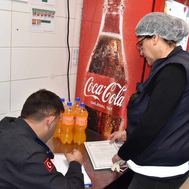 Yunusemre zabıtasından gıda denetimi