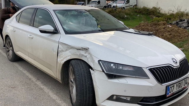 Serik'te otomobil ile motosikletin çarpıştığı kazada 2 kişi yaralandı