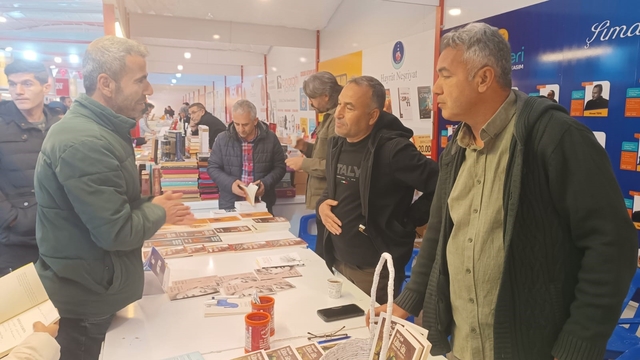 Kahta'da açılan ilk kitap fuarına yoğun ilgi
Yazarlar ve okurlar Kahta'nın ilk kitap fuarında buluştu
