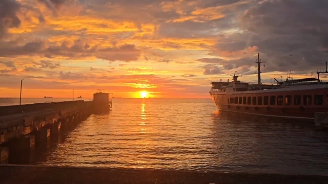 Tekirdağ'da sabah gökyüzü mest etti: Gökyüzü alev alev
Marmara kıyılarında kartpostallık şafak manzarası
İşe gidenler bu sabah manzarasına doyamadı