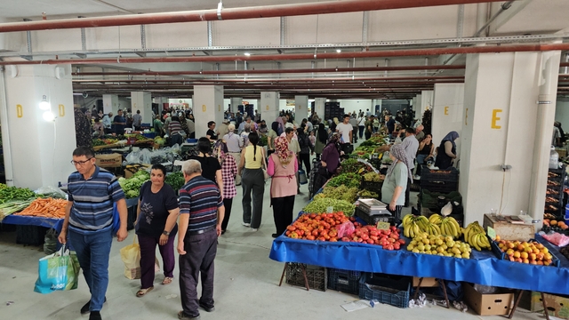 Buharkent'te Cuma trafiğine duba düzenlemesi