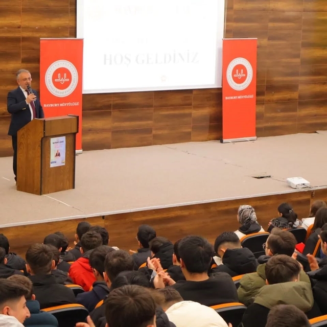 Bayburt'ta lise öğrencilerine 'Gençlik ve Sorumluluk Bilinci' konferansı ve...