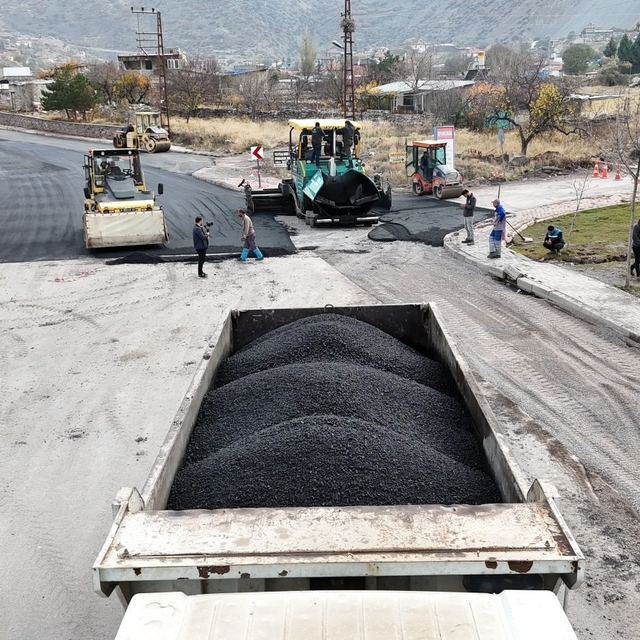 Melikgazi'de yeni yolların yapımına devam ediliyor