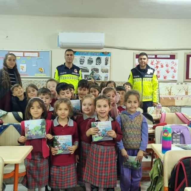 Salavatlı İlkokulu öğrencilerine jandarmadan trafik eğitimi