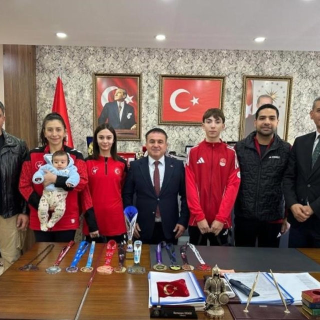 Avrupa üçüncüsü olan sporculara tebrik