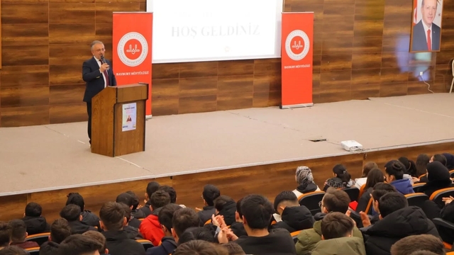 Bayburt'ta lise öğrencilerine 'Gençlik ve Sorumluluk Bilinci' konferansı verildi