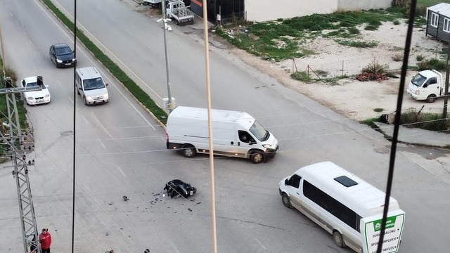 Antalya'da otomobil ve motosiklet çarpıştı: 2 yaralı