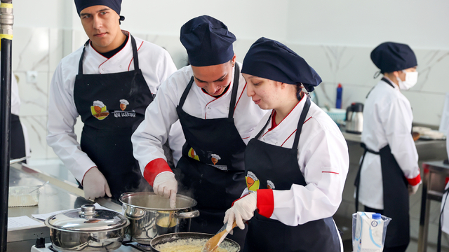 Konya'da özel çocuklar yemek yarışmasında yeteneklerini gösterdi