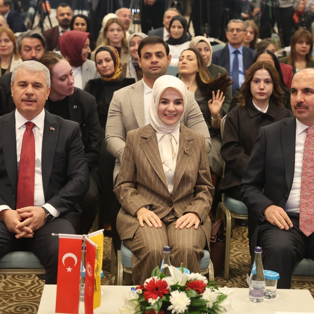 Bakan Göktaş: "Günümüzde hanelerin yüzde 57'sinde 18 yaş altı çocuk yok"
"M...