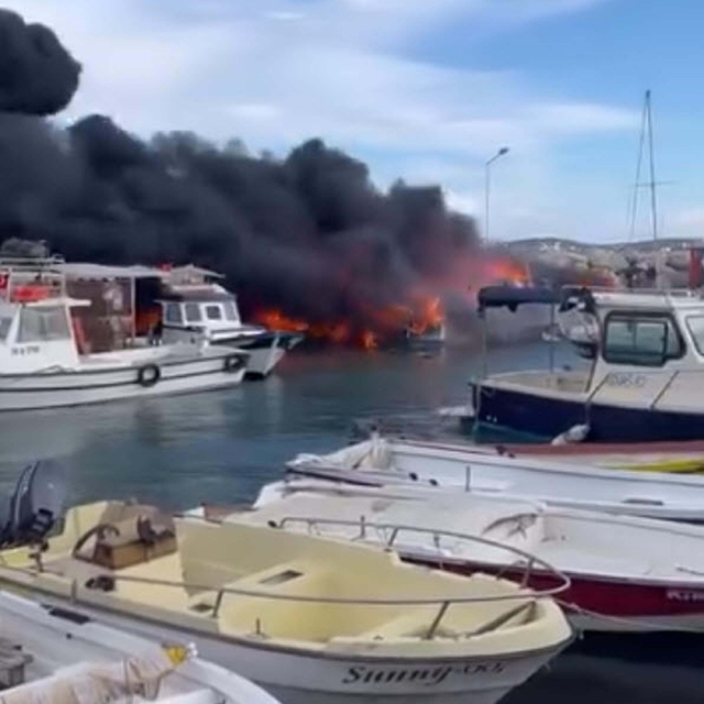 Çeşme'de 7 tekne yandı