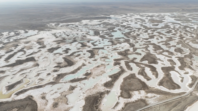 Tuz Gölü'nde kırmızı alarm: 90 yılda yüzde 85 küçüldü, küçülmeye hızla devam ediyor
Suların çekilmesiyle ortaya çıkan tuz kütleleri göldeki alarmı gözler önüne seriyor