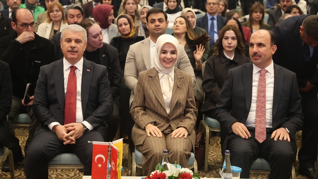 Bakan Göktaş: "Günümüzde hanelerin yüzde 57'sinde 18 yaş altı çocuk yok"
"Medya ve dijital platformlar, hız ve tüketim kültürünü merkeze alan bir düzeni dayatıyor"